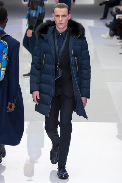 Look 28